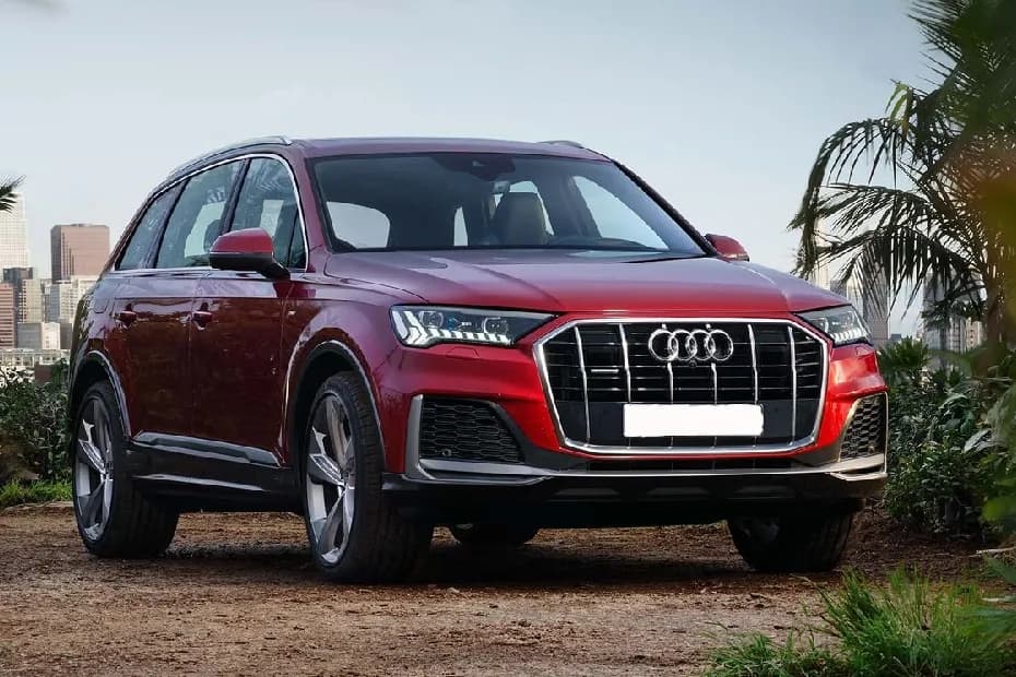 Audi Q7 Right Side Front View Audi Q7 Right Side Front View