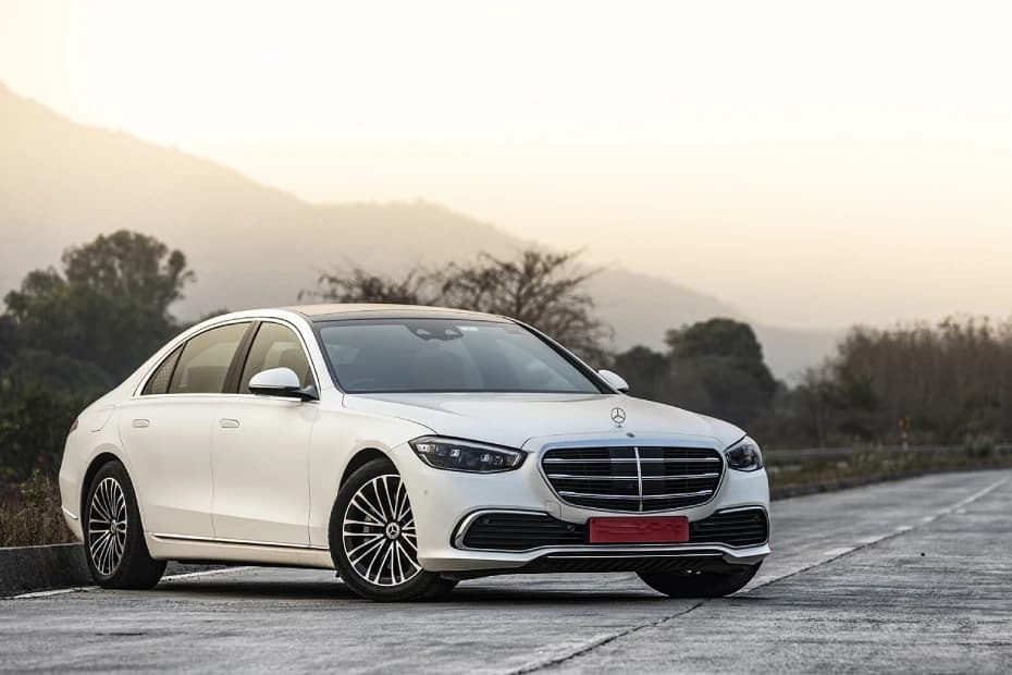 Mercedes-Benz Right Front Three Quarter Mercedes-Benz Right Front Three Quarter