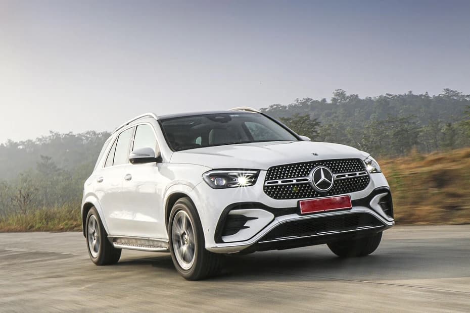 Mercedes-Benz Right Front Three Quarter Mercedes-Benz Right Front Three Quarter